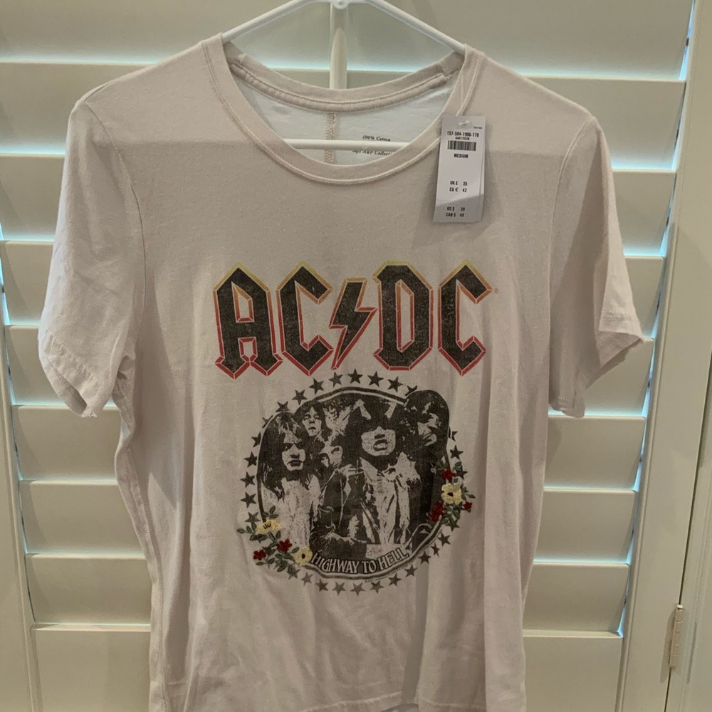 Abercrombie graphic tshirt! Soft and cozy collection